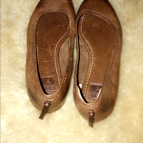 Glad from the Frye company is clean - Picture 2 of 3